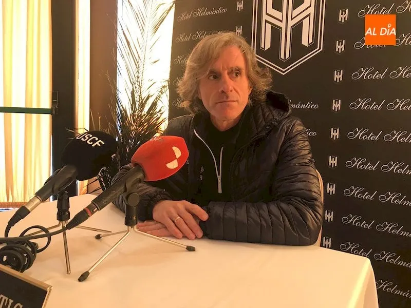 Roberto Aguirre durante la rueda de prensa