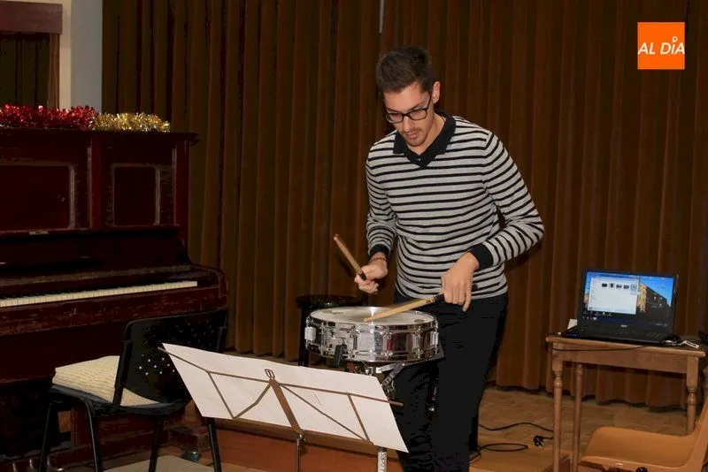 Foto 3 - Los villancicos llegan al Calasanz de la mano de la escuela de m&uacute;sica