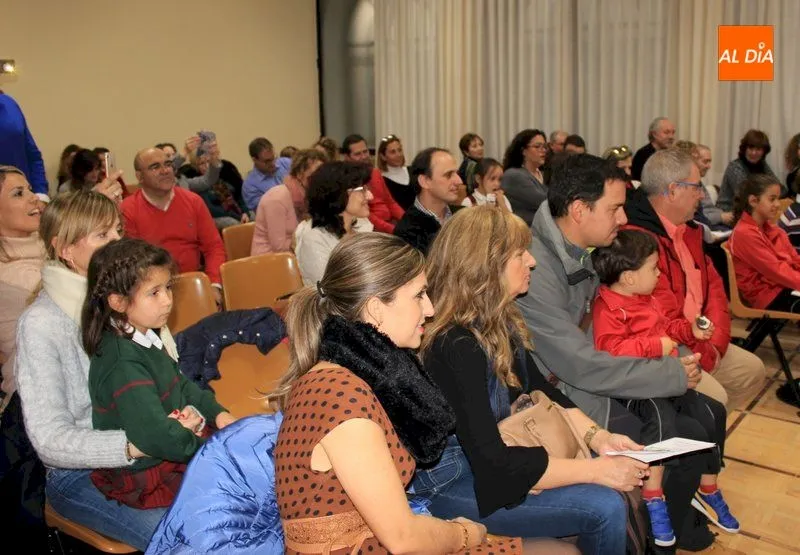 Foto 2 - Los villancicos llegan al Calasanz de la mano de la escuela de m&uacute;sica