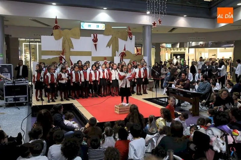 Foto 11 - Los villancicos se convierten en protagonistas en el Centro Comercial El Tormes