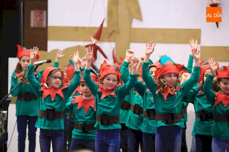 Foto 6 - Los villancicos se convierten en protagonistas en el Centro Comercial El Tormes
