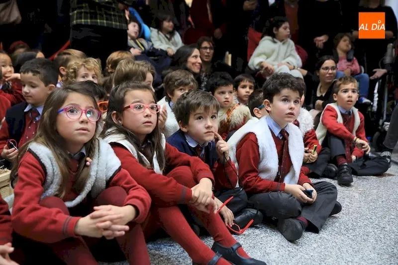 Foto 4 - Los villancicos se convierten en protagonistas en el Centro Comercial El Tormes