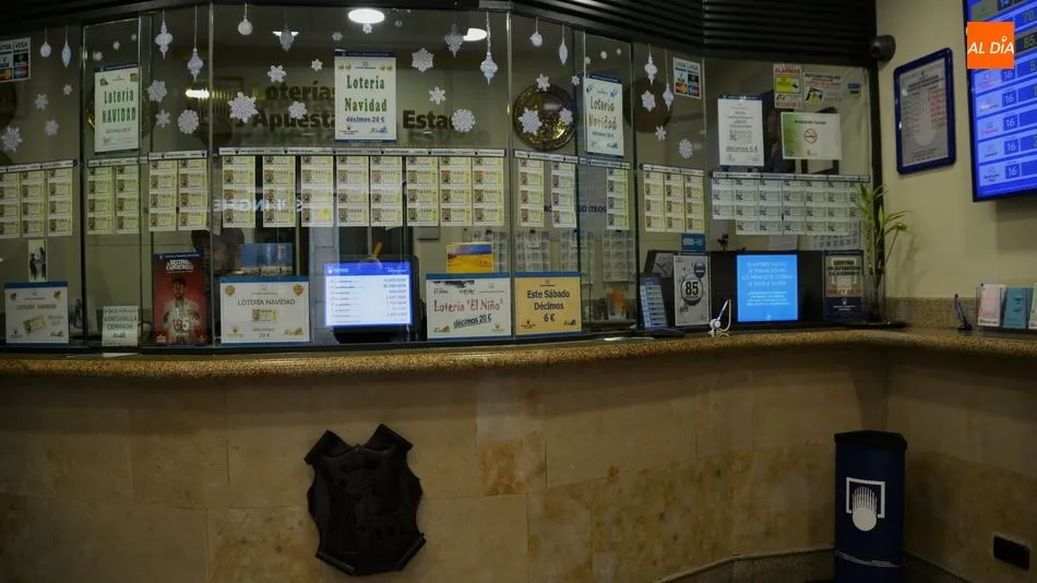Foto 2 - La Mariseca, casi cuatro d&eacute;cadas repartiendo suerte e ilusi&oacute;n en el sorteo de Navidad