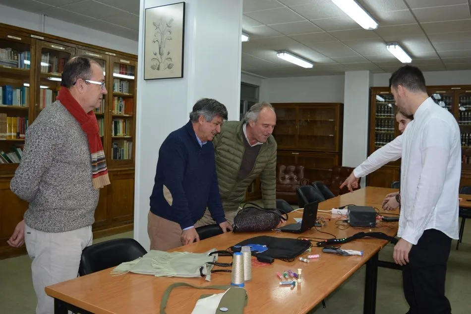 Foto 2 - B&eacute;jar en busca de i+d+i de los tejidos inteligentes  