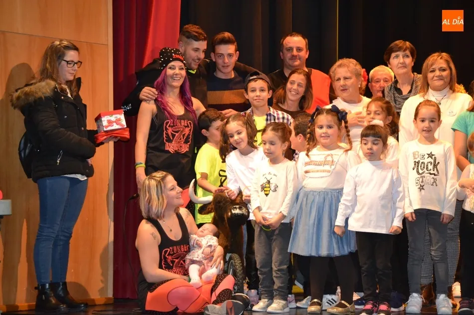 Foto 4 - El Teatro Nuevo roza el lleno en la gran gala ben&eacute;fica a favor de ASCOL  