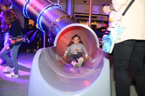 Foto 11 - El Centro Comercial El Tormes inaugura &lsquo;el cohete&rsquo; con un espect&aacute;culo espacial