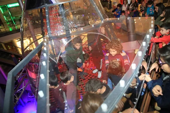 Foto 10 - El Centro Comercial El Tormes inaugura &lsquo;el cohete&rsquo; con un espect&aacute;culo espacial