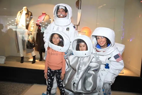 Foto 7 - El Centro Comercial El Tormes inaugura &lsquo;el cohete&rsquo; con un espect&aacute;culo espacial