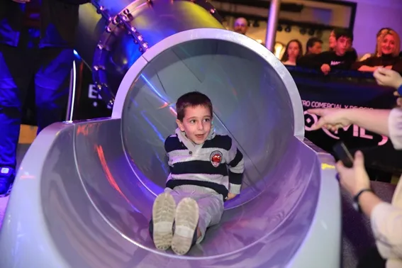 Foto 4 - El Centro Comercial El Tormes inaugura &lsquo;el cohete&rsquo; con un espect&aacute;culo espacial
