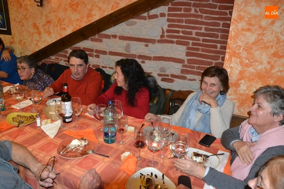 Foto 8 - Los alumnos de los cursos de inform&aacute;tica se van de comida conjunta  