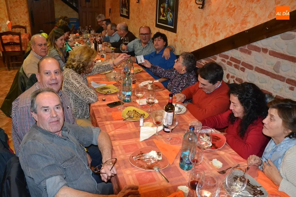 Foto 7 - Los alumnos de los cursos de inform&aacute;tica se van de comida conjunta  