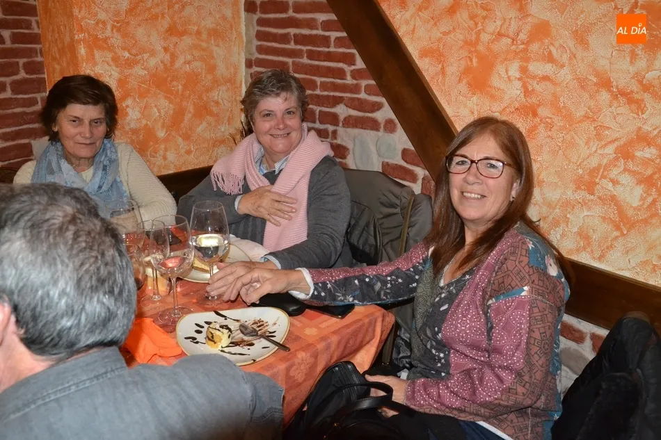 Foto 6 - Los alumnos de los cursos de inform&aacute;tica se van de comida conjunta  