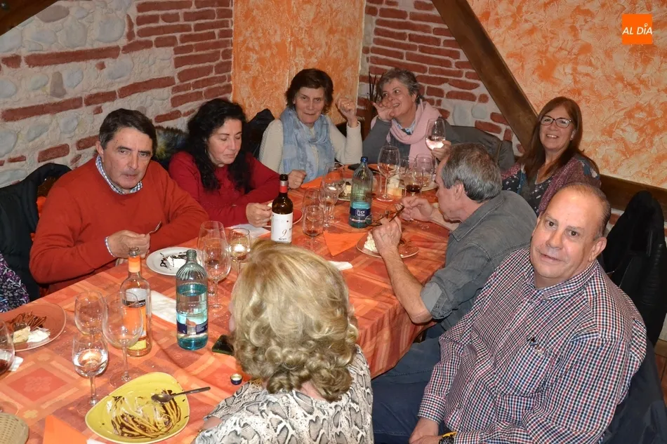Foto 9 - Los alumnos de los cursos de inform&aacute;tica se van de comida conjunta  