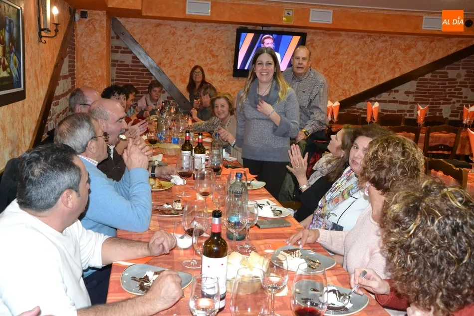 Foto 2 - Los alumnos de los cursos de inform&aacute;tica se van de comida conjunta  
