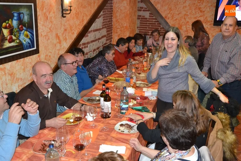 Foto 3 - Los alumnos de los cursos de inform&aacute;tica se van de comida conjunta  