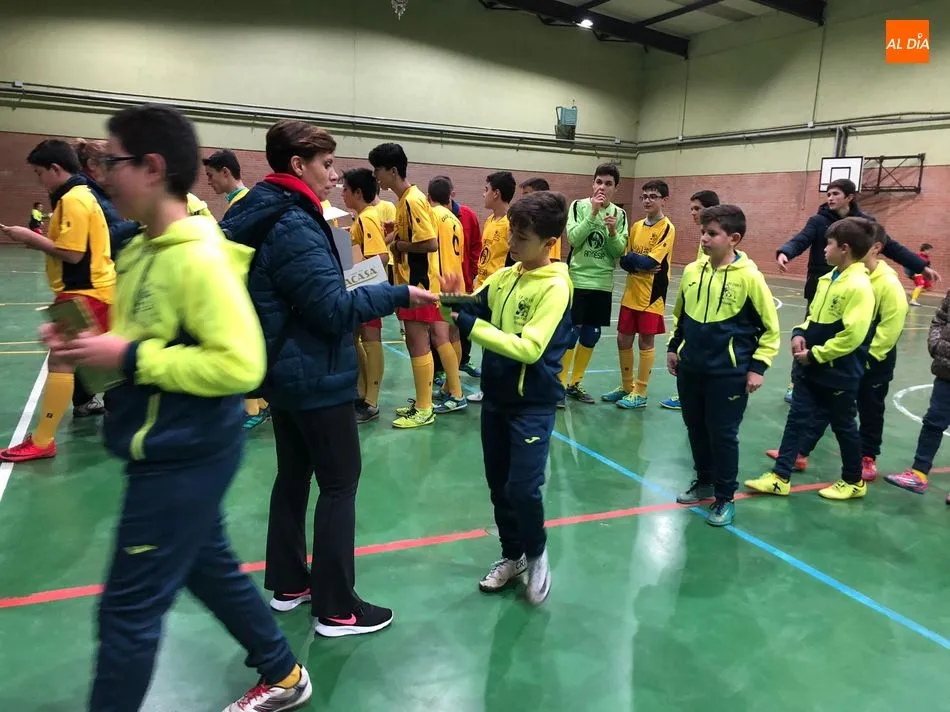 Foto 7 - El CD Los Leones presenta a sus equipos de f&uacute;tbol sala y atletismo  