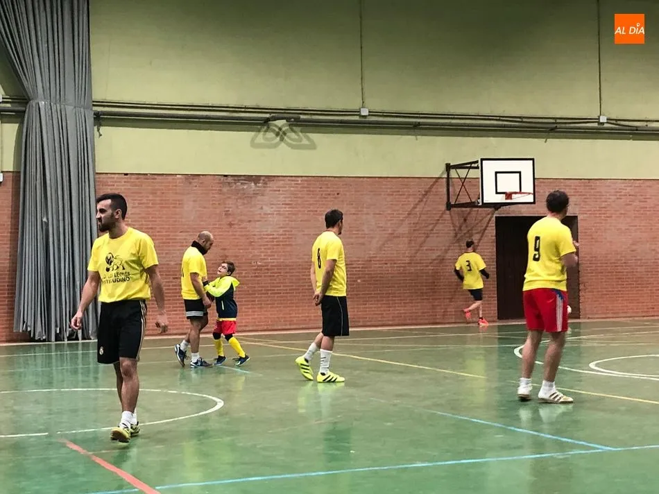Foto 3 - El CD Los Leones presenta a sus equipos de f&uacute;tbol sala y atletismo  