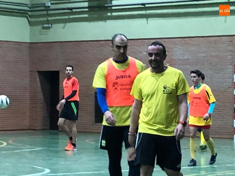 Foto 2 - El CD Los Leones presenta a sus equipos de f&uacute;tbol sala y atletismo  