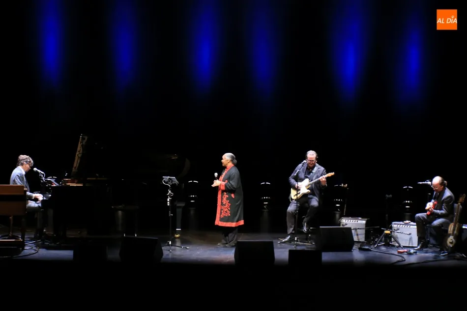 Foto 6 - Barbara Hendricks inunda el CAEM con su prodigiosa voz