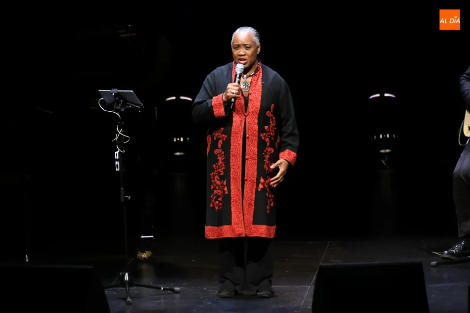 Foto 2 - Barbara Hendricks inunda el CAEM con su prodigiosa voz