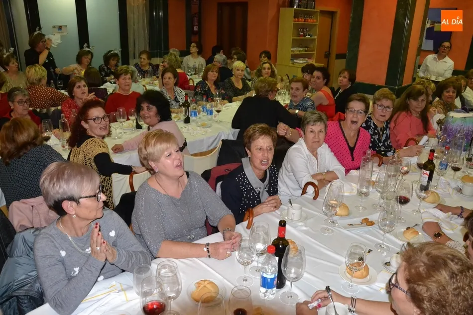 Foto 10 - Tremendo jolgorio en la cena navide&ntilde;a de la Asociaci&oacute;n Amanecer  