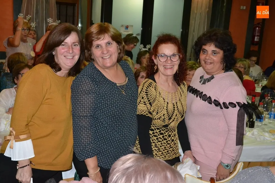 Foto 7 - Tremendo jolgorio en la cena navide&ntilde;a de la Asociaci&oacute;n Amanecer  