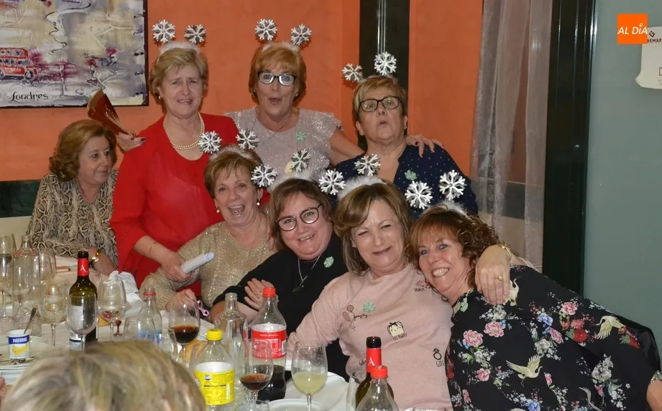 Foto 4 - Tremendo jolgorio en la cena navide&ntilde;a de la Asociaci&oacute;n Amanecer  