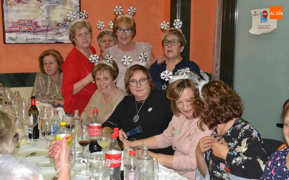 Foto 5 - Tremendo jolgorio en la cena navide&ntilde;a de la Asociaci&oacute;n Amanecer  
