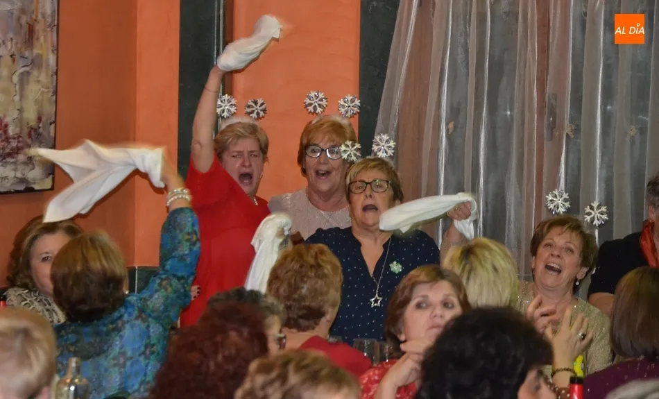 Foto 2 - Tremendo jolgorio en la cena navide&ntilde;a de la Asociaci&oacute;n Amanecer  