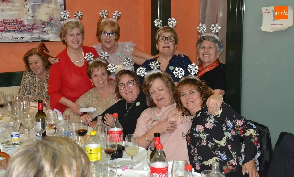 Foto 3 - Tremendo jolgorio en la cena navide&ntilde;a de la Asociaci&oacute;n Amanecer  