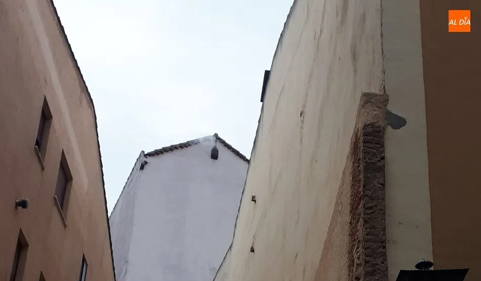Foto 4 - Los bomberos desalojan varios edificios de La R&uacute;a a causa de un incendio