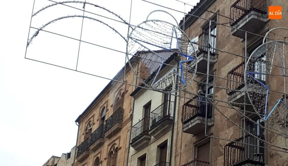 Foto 2 - Los bomberos desalojan varios edificios de La R&uacute;a a causa de un incendio