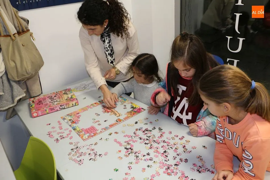 Una treintena de participantes probaron suerte con sus rompecabezas en la tarde de ayer