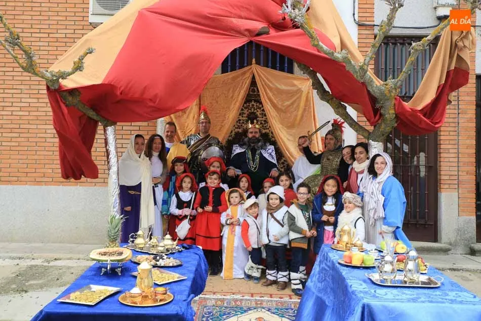 Foto 9 - Un participativo Bel&eacute;n viviente da la bienvenida a la Navidad en Roll&aacute;n