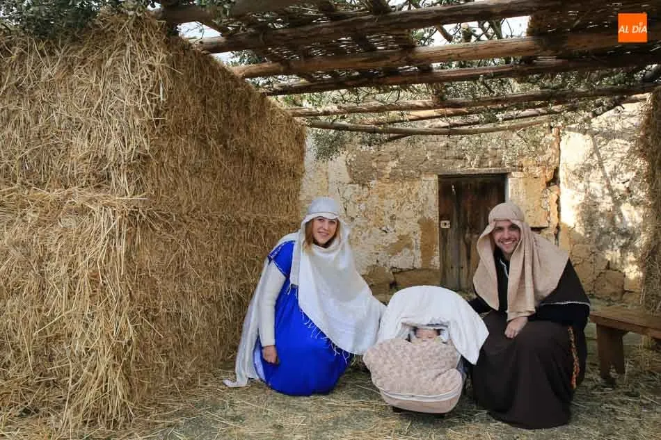 Foto 8 - Un participativo Bel&eacute;n viviente da la bienvenida a la Navidad en Roll&aacute;n