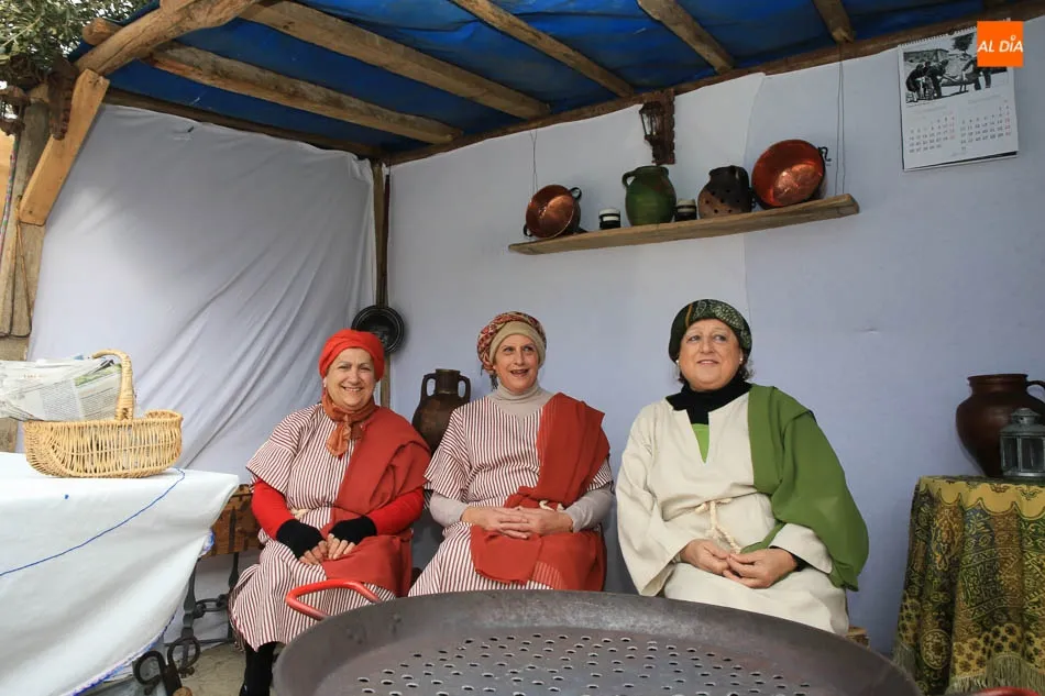 Foto 7 - Un participativo Bel&eacute;n viviente da la bienvenida a la Navidad en Roll&aacute;n