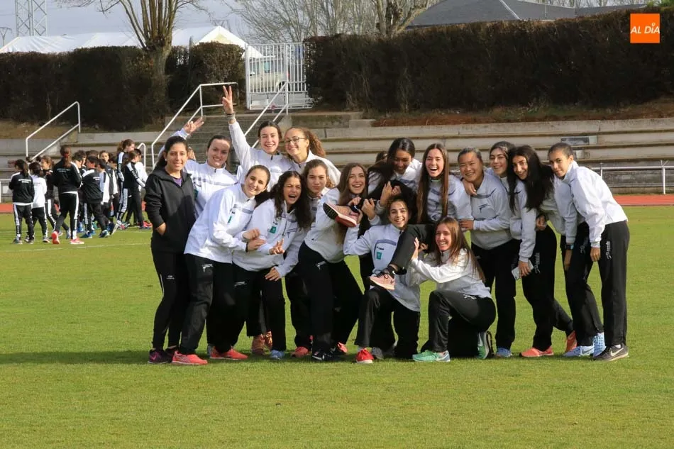Foto 2 - El Club Caja Rural Atl&eacute;tico de Salamanca presenta su escuela de atletismo para la nueva temporada