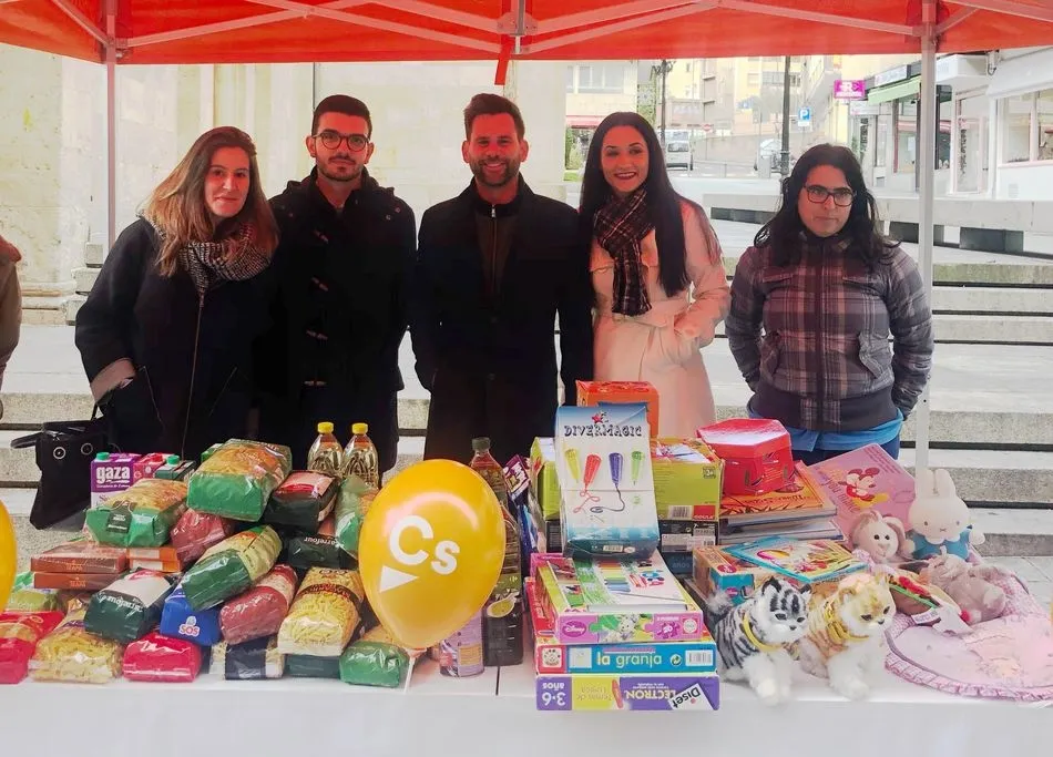 Foto 3 - J&oacute;venes Ciudadanos desarrolla en Salamanca su tradicional recogida de juguetes y alimentos  