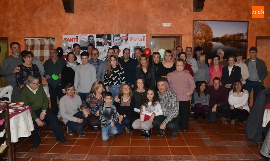Foto 2 - Santiago Crespo recibe una fiesta sorpresa por su 50 cumplea&ntilde;os  