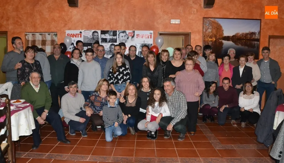 Santiago Crespo recibe una fiesta sorpresa por su 50 cumpleaños  