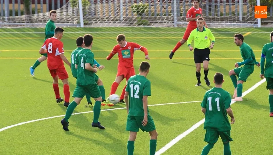 Una imagen del duelo entre el Navega y el Villares / Fotos: Alberto Martín