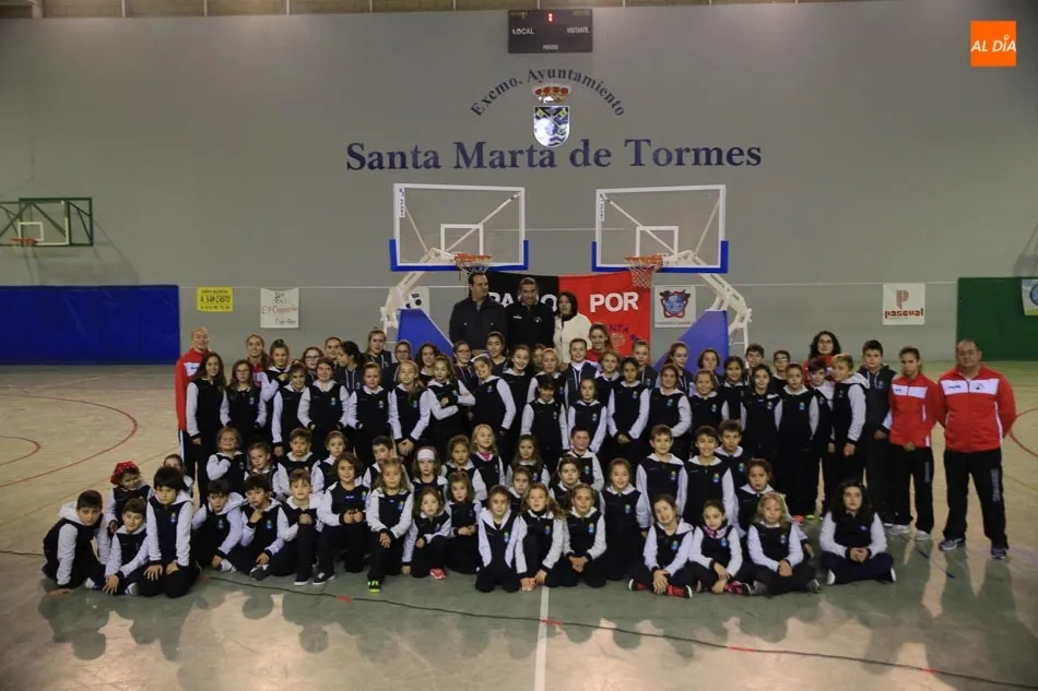 Foto 8 - El Club de Baloncesto de Santa Marta da a conocer los equipos de su cantera