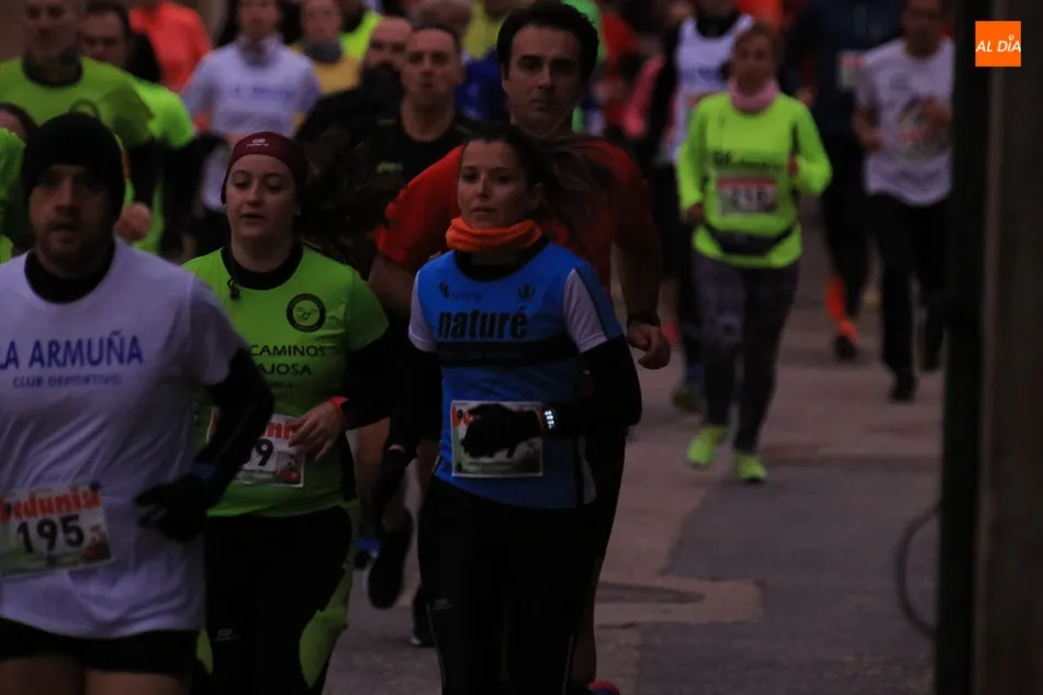 Foto 10 - Alberto Dom&iacute;nguez y Marta Docio vencen en la carrera navide&ntilde;a de Villamayor