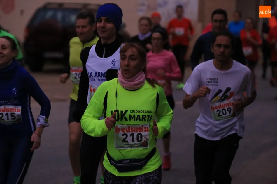 Foto 9 - Alberto Dom&iacute;nguez y Marta Docio vencen en la carrera navide&ntilde;a de Villamayor