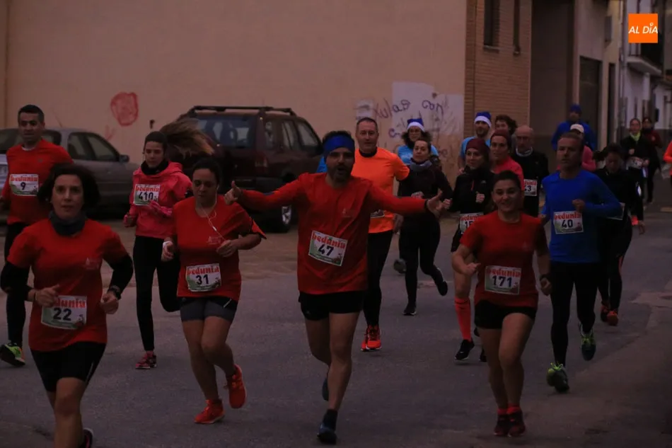 Foto 8 - Alberto Dom&iacute;nguez y Marta Docio vencen en la carrera navide&ntilde;a de Villamayor