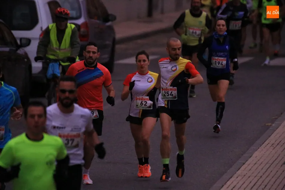 Foto 5 - Alberto Dom&iacute;nguez y Marta Docio vencen en la carrera navide&ntilde;a de Villamayor
