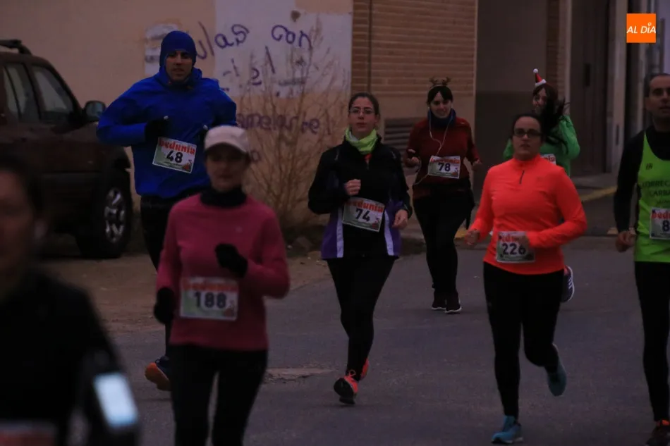 Foto 4 - Alberto Dom&iacute;nguez y Marta Docio vencen en la carrera navide&ntilde;a de Villamayor