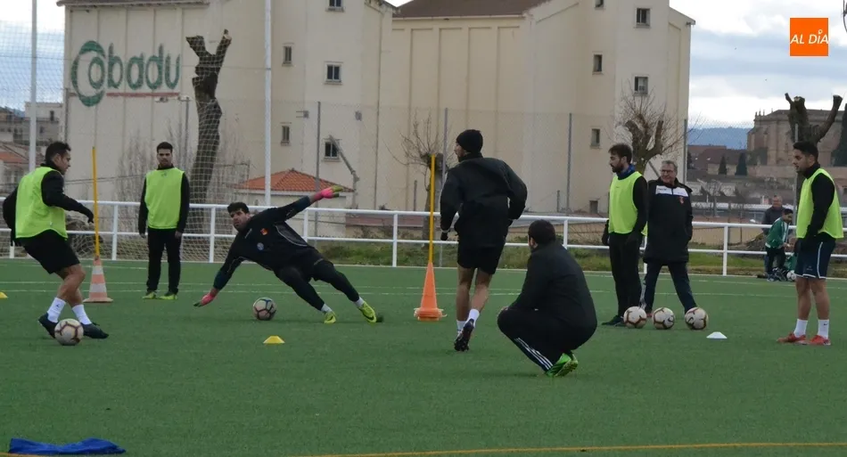 Foto 2 - &Uacute;ltimo entreno en horario matinal para el derby de este domingo, en el que no estar&aacute; Alberto...