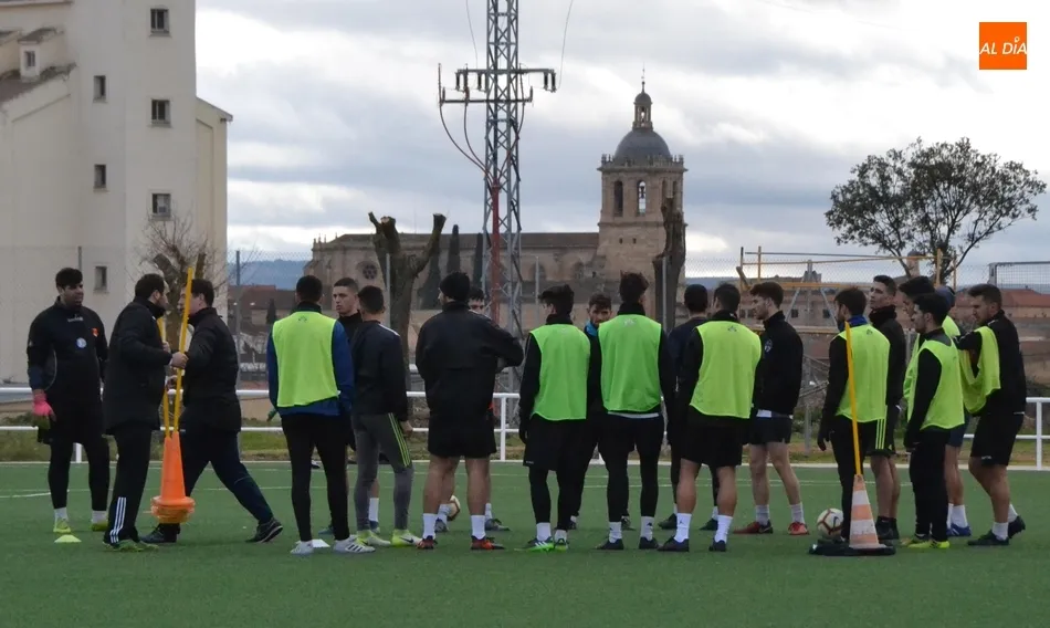 Foto 4 - &Uacute;ltimo entreno en horario matinal para el derby de este domingo, en el que no estar&aacute; Alberto...