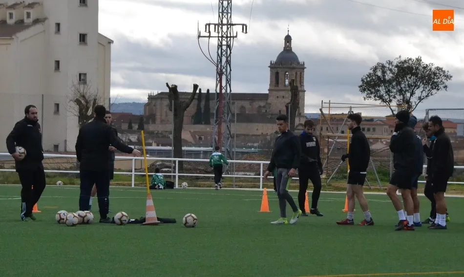 Foto 5 - &Uacute;ltimo entreno en horario matinal para el derby de este domingo, en el que no estar&aacute; Alberto...